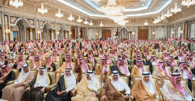 © Reuters | Des membres de la famille royale saoudienne réunis lors de l'intronisation de Mohammed ben Salmane, le 21 juin 2017.