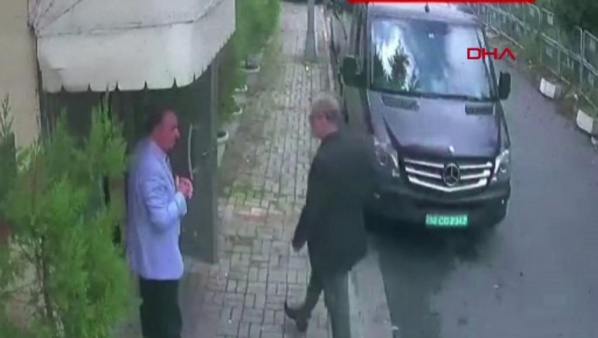 Images de vidéosurveillance montrant Jamal Khashoggi arrivant au consulat saoudien d'Istanbul, le 2 octobre 2018. Images de vidéosurveillance montrant Jamal Khashoggi arrivant au consulat saoudien d'Istanbul, le 2 octobre 2018.