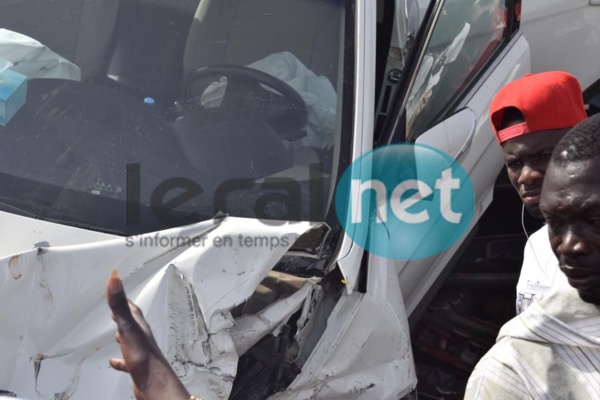 Photos Accident sur l'autoroute à péage : Collision monstre entre plusieurs voitures à hauteur de Diamniadio