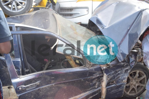 Photos Accident sur l'autoroute à péage : Collision monstre entre plusieurs voitures à hauteur de Diamniadio