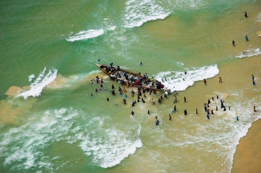 Exploitation de la mer: les licences de pêches sont faites pour piller les mers.
