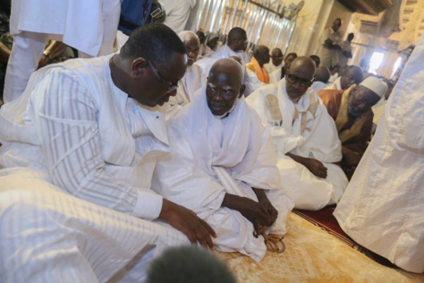 Photos : Le Président Macky Sall a effectué la prière du vendredi à la Grande Mosquée de Touba