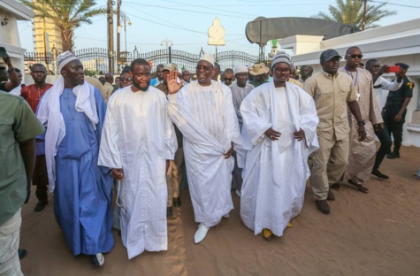 Visite de Macky Sall à Touba: Des chaussures et des chaussettes… Visite de Macky Sall à Touba: Des chaussures et des chaussettes…