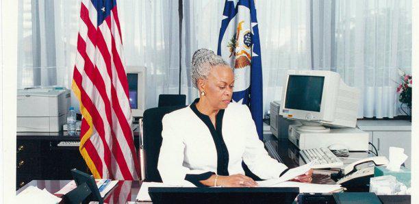 Les révélations de l'ex-Ambassadrice des USA au Sénégal: "Ce que le Président Wade m'a demandé un jour au téléphone..." Les révélations de l'ex-Ambassadrice des USA au Sénégal: "Ce que le Président Wade m'a demandé un jour au téléphone..."