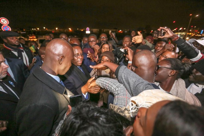 Visite du Président Macky Sall à Paris: Un bain de foule impressionnant à son accueil, l’opposition s’efface (images)