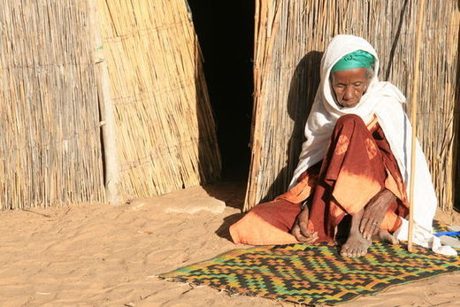 La maladie d’Alzheimer,  un frein au travail décent des femmes sénégalaises S’il est une réalité admise dans beaucoup de  sociétés, c’est bien le soin apporté par les femmes dans la prise en charge d’une maladie. En effet, les femmes partout dans le 