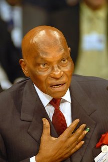 Abdoulaye Wade: «Je n'ai pas d'héritier». «Avant la fin de l’année, les délestages seront derrière nous ». «Je n’ai jamais dit que mon fils devait me remplacer, ça c’est une invention des mauvaises langues».