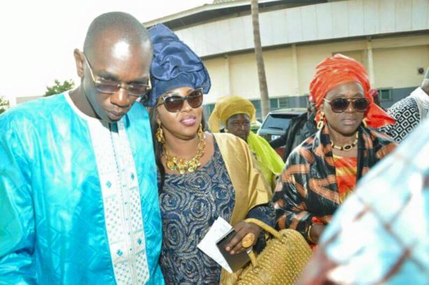 L’une des épouses d’Aly Ngouille Ndiaye, une grande dame au “Tagualou” flamboyant L’une des épouses d’Aly Ngouille Ndiaye, une grande dame au “Tagualou” flamboyant