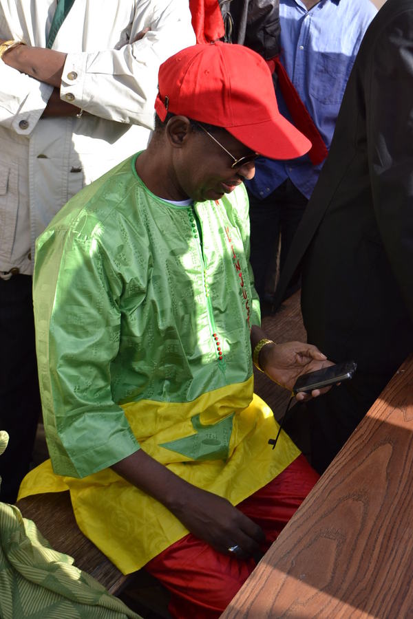 (Direct Vidéo  19 mars 1ere réaction de Sidy Lamine Niass : "la déclaration du ministre Cheikh T. Sy est une provocation"