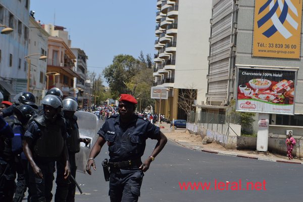 [Photos-Vidéos] La confrontation n'a pu être évitée...Suivez le mouvement des forces de l'Ordre en direction des emeutiers