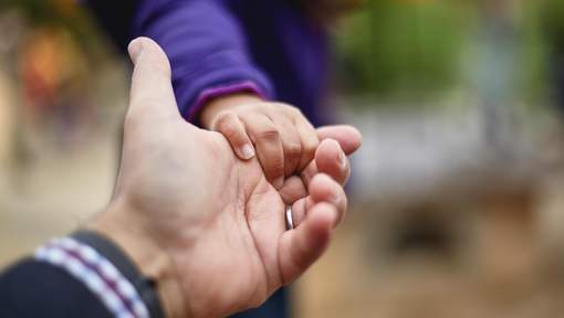 « Je loue un homme pour jouer le rôle de père pour ma fille et elle l’ignore »