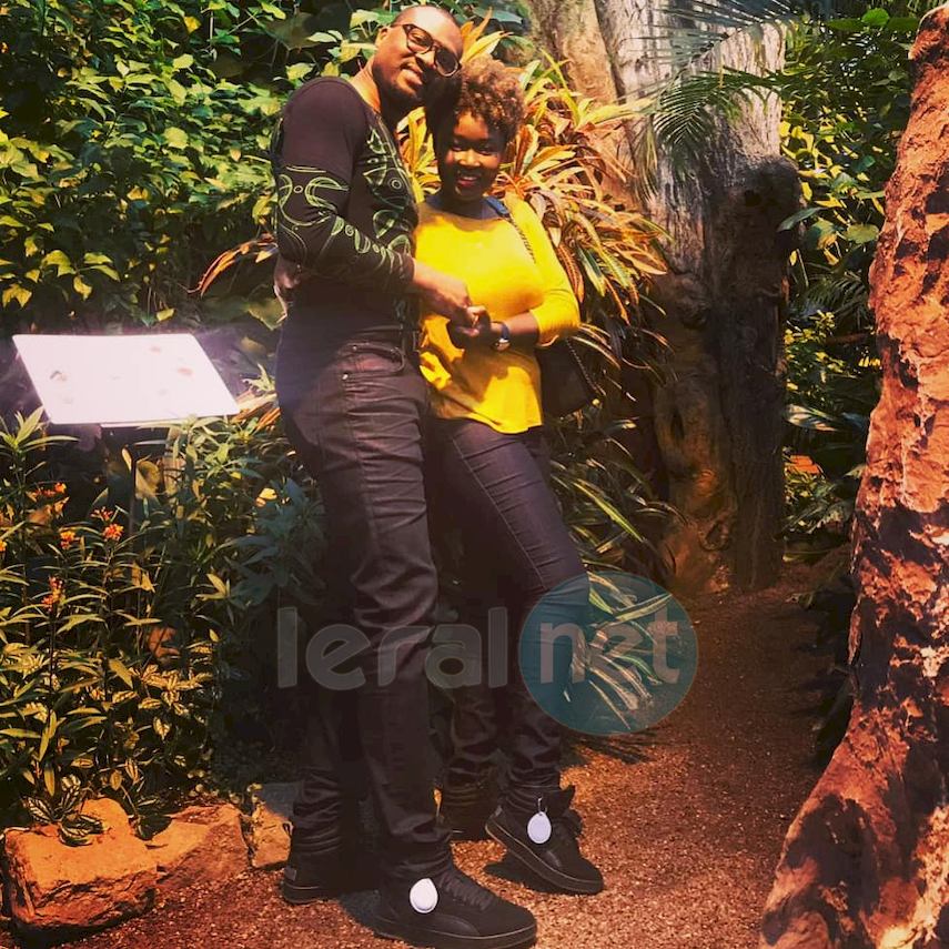 Photo - La chanteuse Maréma très heureuse dans les bras de son mari à Vienne Photo - La chanteuse Maréma très heureuse dans les bras de son mari à Vienne