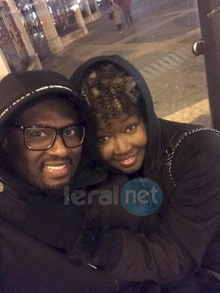 Photo - La chanteuse Maréma très heureuse dans les bras de son mari à Vienne