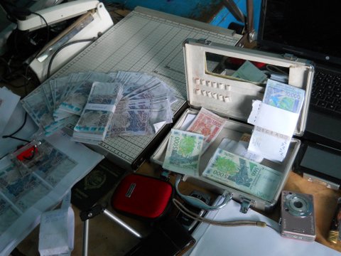 Parcelles Assainies : plus de 18 millions en faux billets saisis, 3 personnes arrêtées