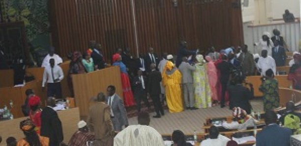 Bagarre à l'Assemblée Nationale : Cheikh Abdou Mbacké revient à la charge Bagarre à l'Assemblée Nationale : Cheikh Abdou Mbacké revient à la charge