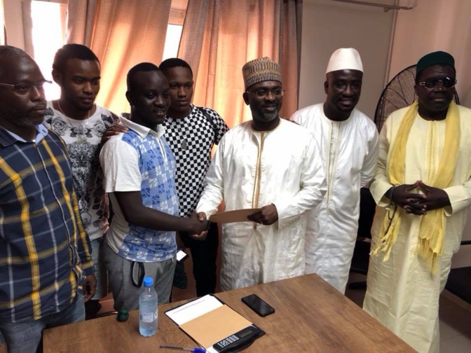 «Réélisons d’abord le Président Macky Sall le 24 février, pour nos divergences on verra après...» «Réélisons d’abord le Président Macky Sall le 24 février, pour nos divergences on verra après...»