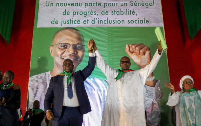 Macky Sall, «On a tout fait pour tuer le Parti socialiste, mais vous êtes encore là» Macky Sall, «On a tout fait pour tuer le Parti socialiste, mais vous êtes encore là»