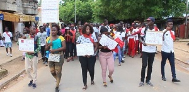 Ziguinchor: Mouvement d’humeur des étudiants orientés dans les écoles privées Ziguinchor: Mouvement d’humeur des étudiants orientés dans les écoles privées
