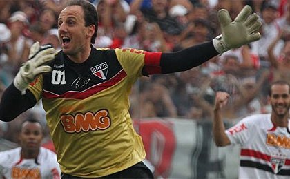 Rogerio Ceni : Ce gardien de but qui a marqué 100 buts (vidéo)