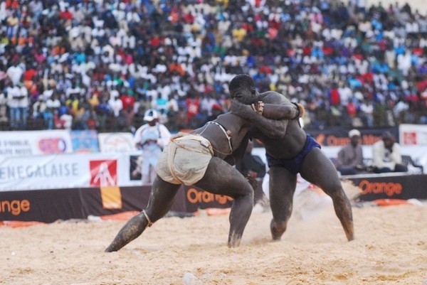 [ VIDEOS-Photos ] Lutte : Victoire de Zoss sur Issa pouye