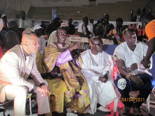 Favoritisme dans l’arène : Luc Nicolaï et Bécaye Mbaye visés