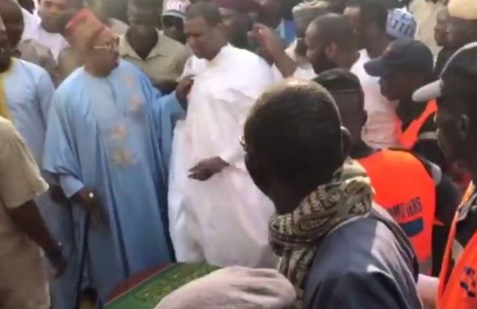 Léona Niassène : Malmené par des talibés en colère, Cheikh Niasse exfiltré par…