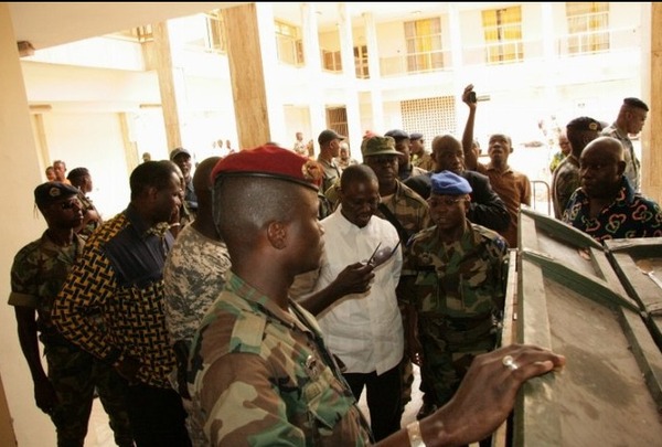 [PHOTOS] ARMES LOURDES DE (LAURENT GBAGBO) SAISIES A LA RÉSIDENCE FELIX HOUPHOUET BOIGNY DE YAMOUSSOUKRO