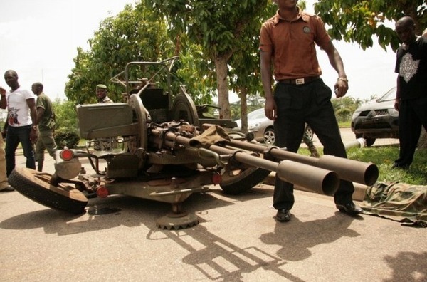 [PHOTOS] ARMES LOURDES DE (LAURENT GBAGBO) SAISIES A LA RÉSIDENCE FELIX HOUPHOUET BOIGNY DE YAMOUSSOUKRO