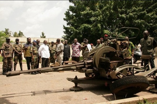 [PHOTOS] ARMES LOURDES DE (LAURENT GBAGBO) SAISIES A LA RÉSIDENCE FELIX HOUPHOUET BOIGNY DE YAMOUSSOUKRO