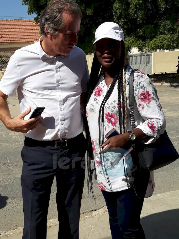 S.E.M Christophe Bigot, l'Ambassadeur de la France au Sénégal en toute complicité avec la chanteuse Maréma Fall