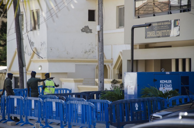 Conseil Constitutionnel : Un impressionnant dispositif sécuritaire attend les partisans de Karim et de Khalifa Conseil Constitutionnel : Un impressionnant dispositif sécuritaire attend les partisans de Karim et de Khalifa