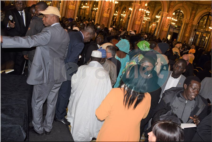 Les images de la séance de dédicace du livre "Le Sénégal au cœur" de Macky Sall à l'hôtel Inter- Continental de Paris