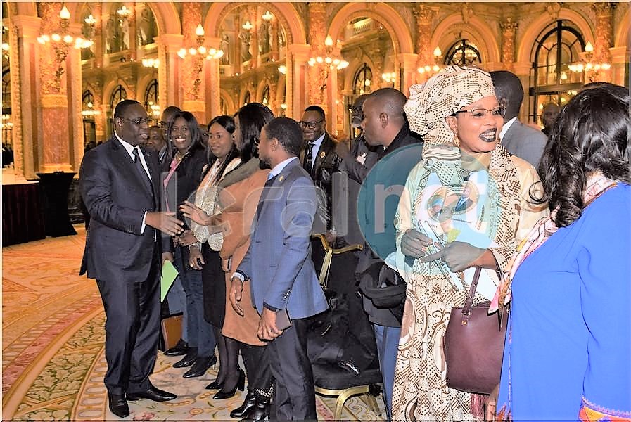 Les images de la séance de dédicace du livre "Le Sénégal au cœur" de Macky Sall à l'hôtel Inter- Continental de Paris