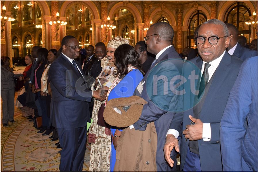 Les images de la séance de dédicace du livre "Le Sénégal au cœur" de Macky Sall à l'hôtel Inter- Continental de Paris