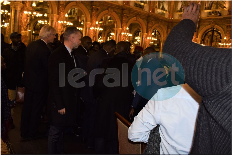 Les images de la séance de dédicace du livre "Le Sénégal au cœur" de Macky Sall à l'hôtel Inter- Continental de Paris