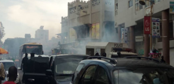 Descente de Barth et Sonko: La foule dispersée à coups de lacrymogènes