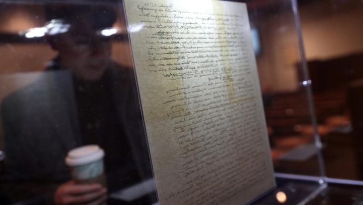 Une lettre d'Einstein sur Dieu vendue près de trois millions de dollars