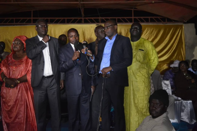 Meeting des Parrains le 29 Décembre à Rufisque: Toutes les personnalités du département réunis pour une bonne réussite de l'événement. Meeting des Parrains le 29 Décembre à Rufisque: Toutes les personnalités du département réunis pour une bonne réussite de l'événement.