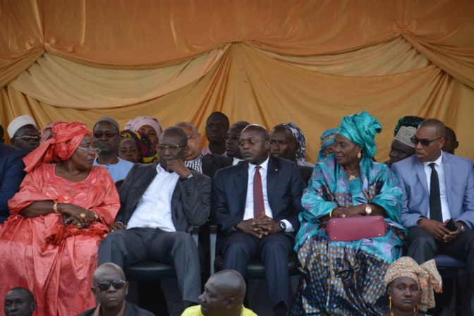 Meeting des Parrains le 29 Décembre à Rufisque: Toutes les personnalités du département réunis pour une bonne réussite de l'événement. Meeting des Parrains le 29 Décembre à Rufisque: Toutes les personnalités du département réunis pour une bonne réussite de l'événement.