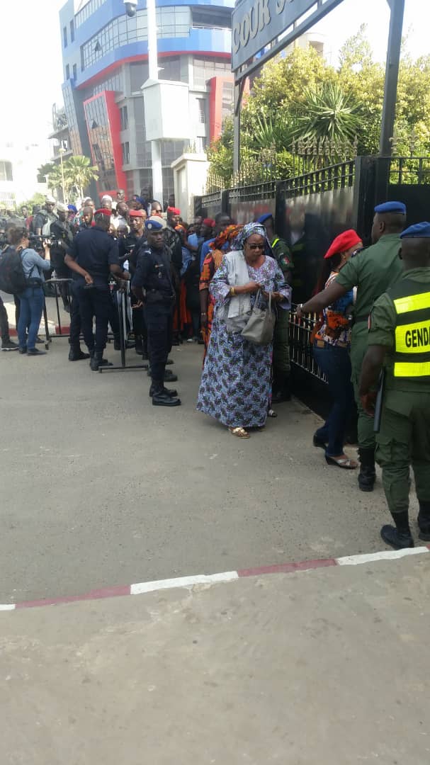 Procès Khalifa Sall : La Cour suprême sous haute surveillance policière (images)