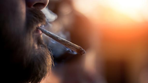 Fumer du cannabis pourrait "reprogrammer" le sperme et créer des spermatozoïdes mutants