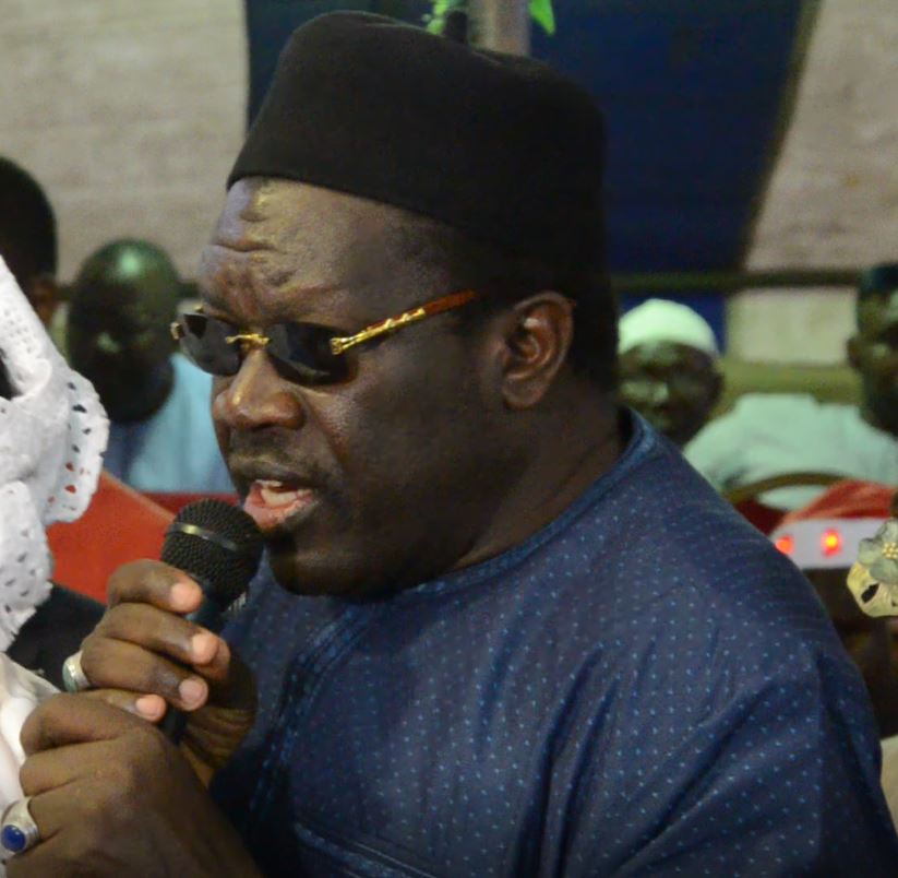 Vidéo et photos : Les enfants de la Médina disent merci à Cheikh Tidiane Bâ pour les 1000 cadeaux de Noël