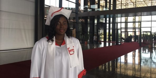 Ramatoulaye Coulibaly a reçu son diplômé de master de la main de son père, ministre sénégalais de la Culture. C'était le 8 décembre au Cicad à Dakar, lors de la cérémonie des dix ans de BEM Dakar. © Quentin Velluet/Jeune Afrique/2018.