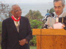 (Photos) Amadou Makhtar Mbow, Commandeur dans l’Ordre de la Légion d’Honneur de la République française