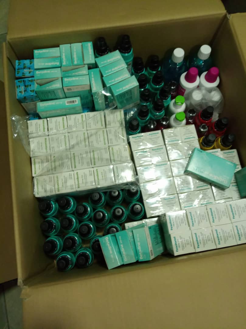 8 Photos : Elimane Lam offre une ambulance, des médicaments et 72h de consultations gratuites à son village de Thilogne 8 Photos : Elimane Lam offre une ambulance, des médicaments et 72h de consultations gratuites à son village de Thilogne