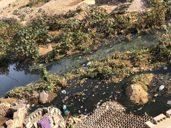 Photos : Canal d’évacuation des eaux usées barré : les habitants de la Cité Ouakam Extension pataugent dans les égouts Photos : Canal d’évacuation des eaux usées barré : les habitants de la Cité Ouakam Extension pataugent dans les égouts