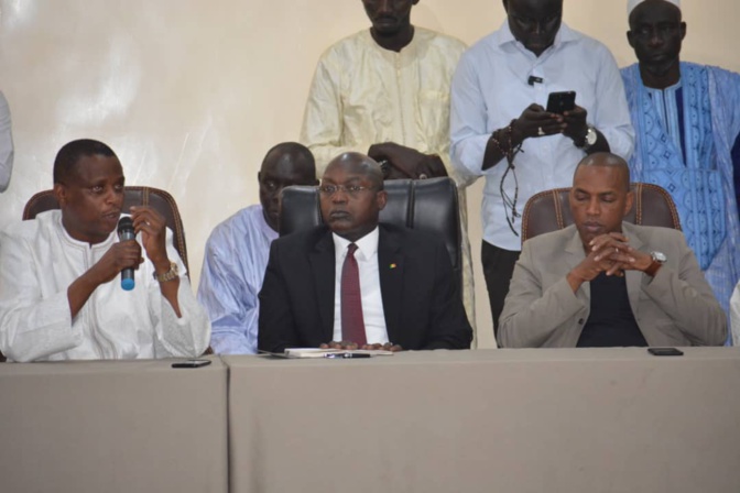 Rufisque - Appel à l'unité des leaders de BBY : Le ministre Oumar Guèye déroule la feuille de route du Président Macky Sall Rufisque - Appel à l'unité des leaders de BBY : Le ministre Oumar Guèye déroule la feuille de route du Président Macky Sall