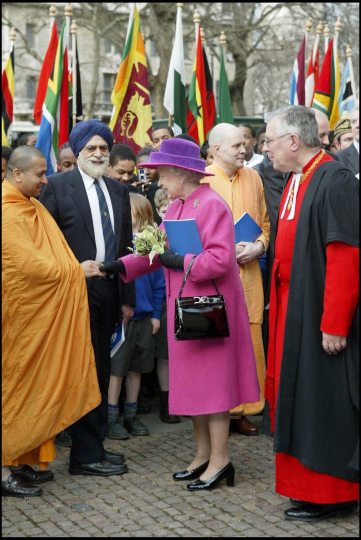 PHOTOS. Incroyable mais vrai : la reine Elizabeth II possède le même sac à main depuis 50 ans ! PHOTOS. Incroyable mais vrai : la reine Elizabeth II possède le même sac à main depuis 50 ans !
