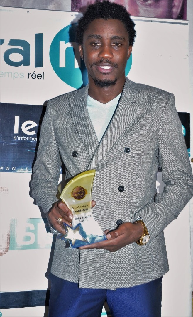 Photos : "Mirna", Tube de l'année 2018 - Catégorie Homme: Wally B. Seck reçoit son trophée au Penc Mi