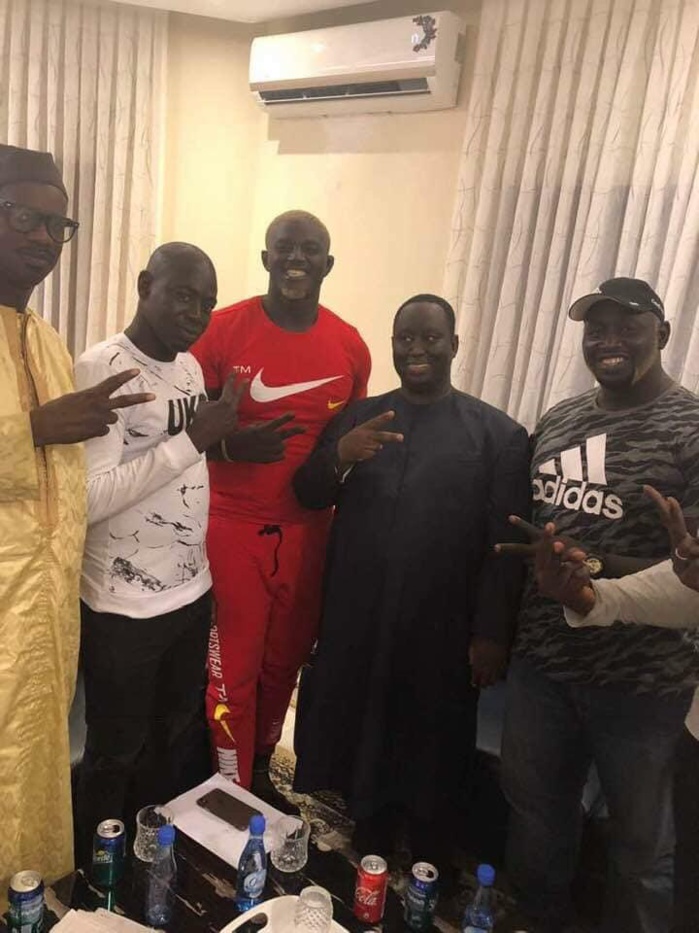 Photos : Balla Gaye 2 fête sa victoire sur Modou Lô avec Aliou Sall et sa deuxieme femme